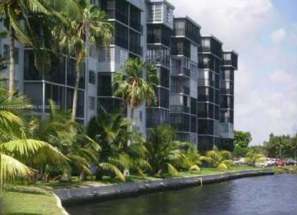 ROYAL BAHAMIAN WEST - Residential