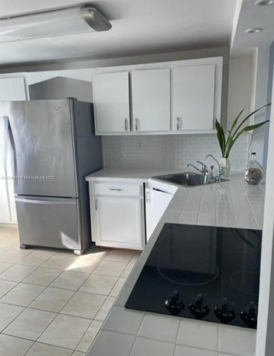 ROYAL BAHAMIAN WEST - Residential