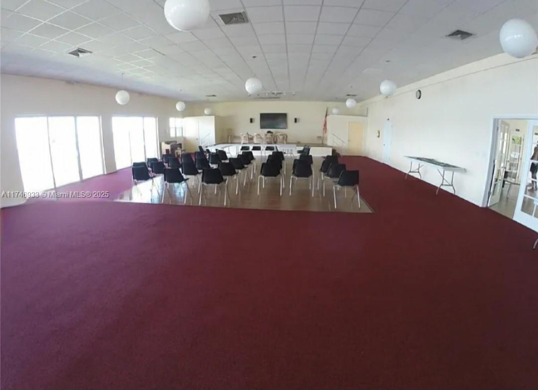 ROYAL BAHAMIAN WEST - Residential