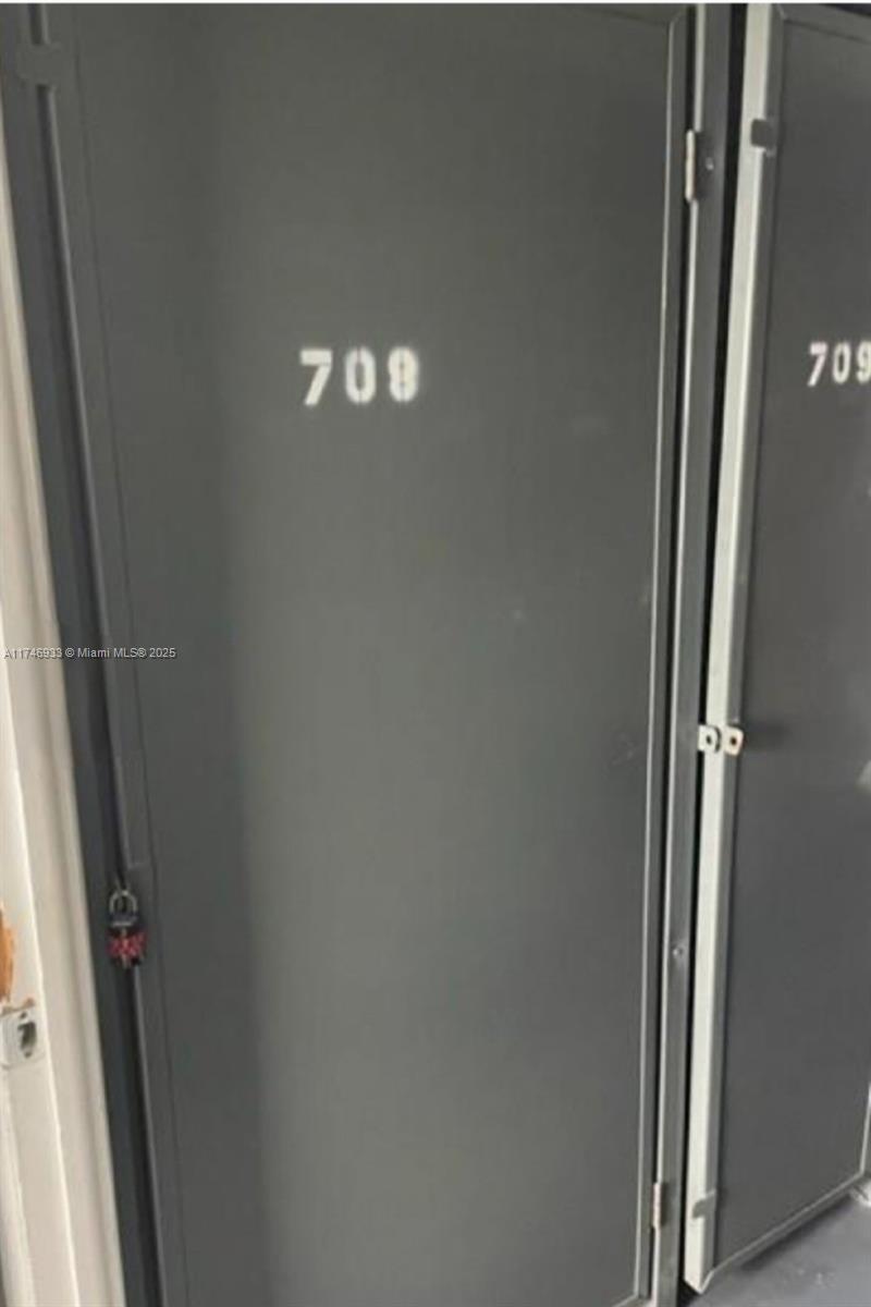 ROYAL BAHAMIAN WEST - Residential