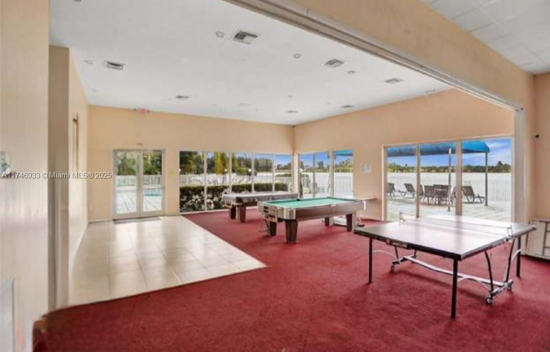 ROYAL BAHAMIAN WEST - Residential