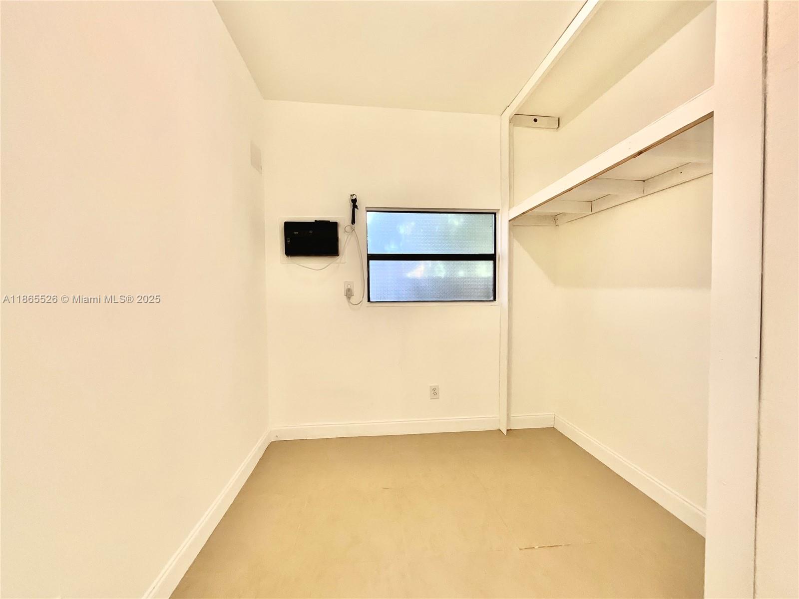 HOLLYWOOD PARK - Residential Lease