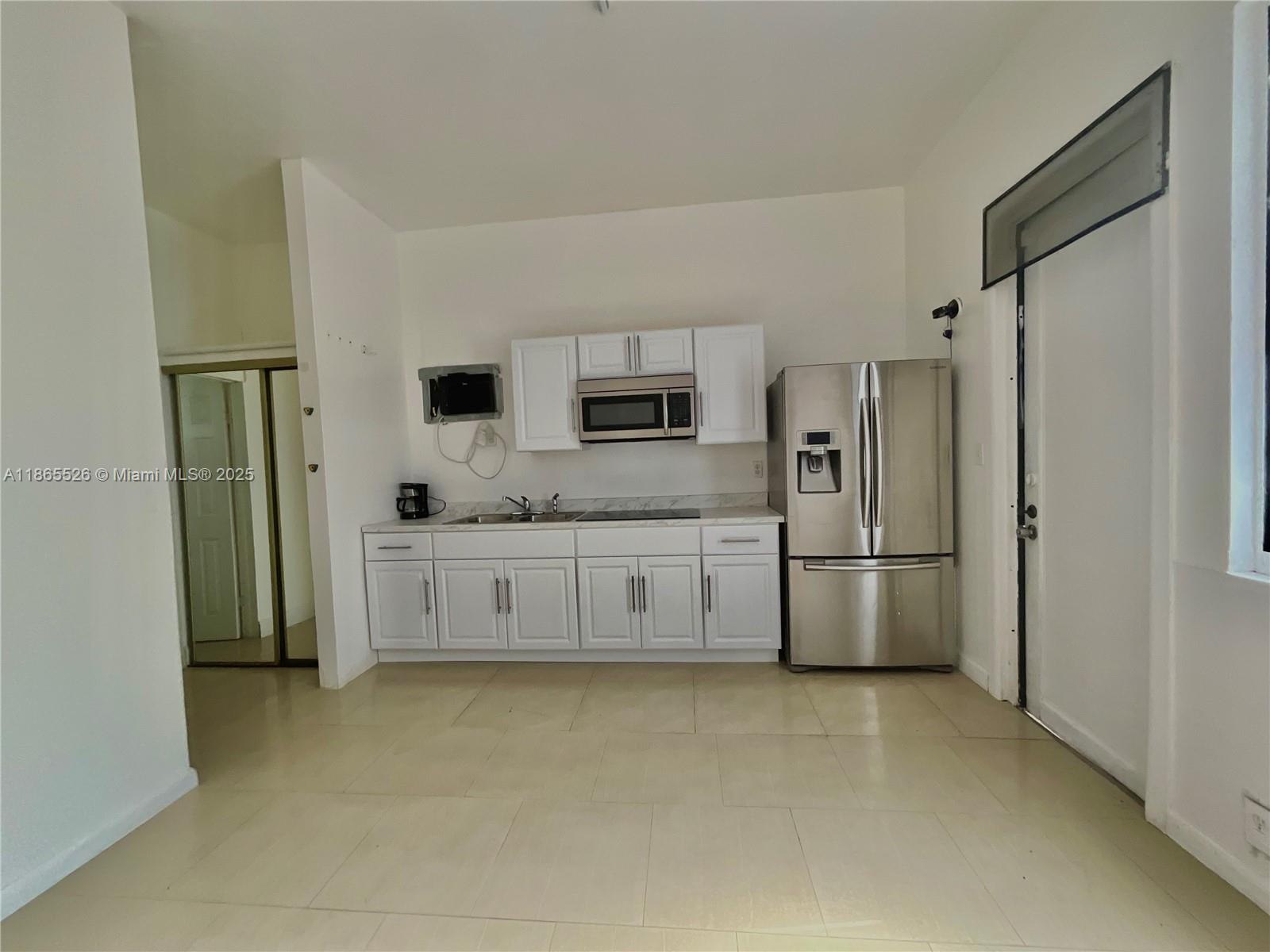 HOLLYWOOD PARK - Residential Lease