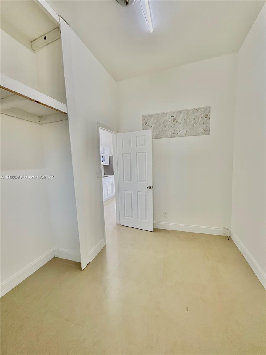 HOLLYWOOD PARK - Residential Lease