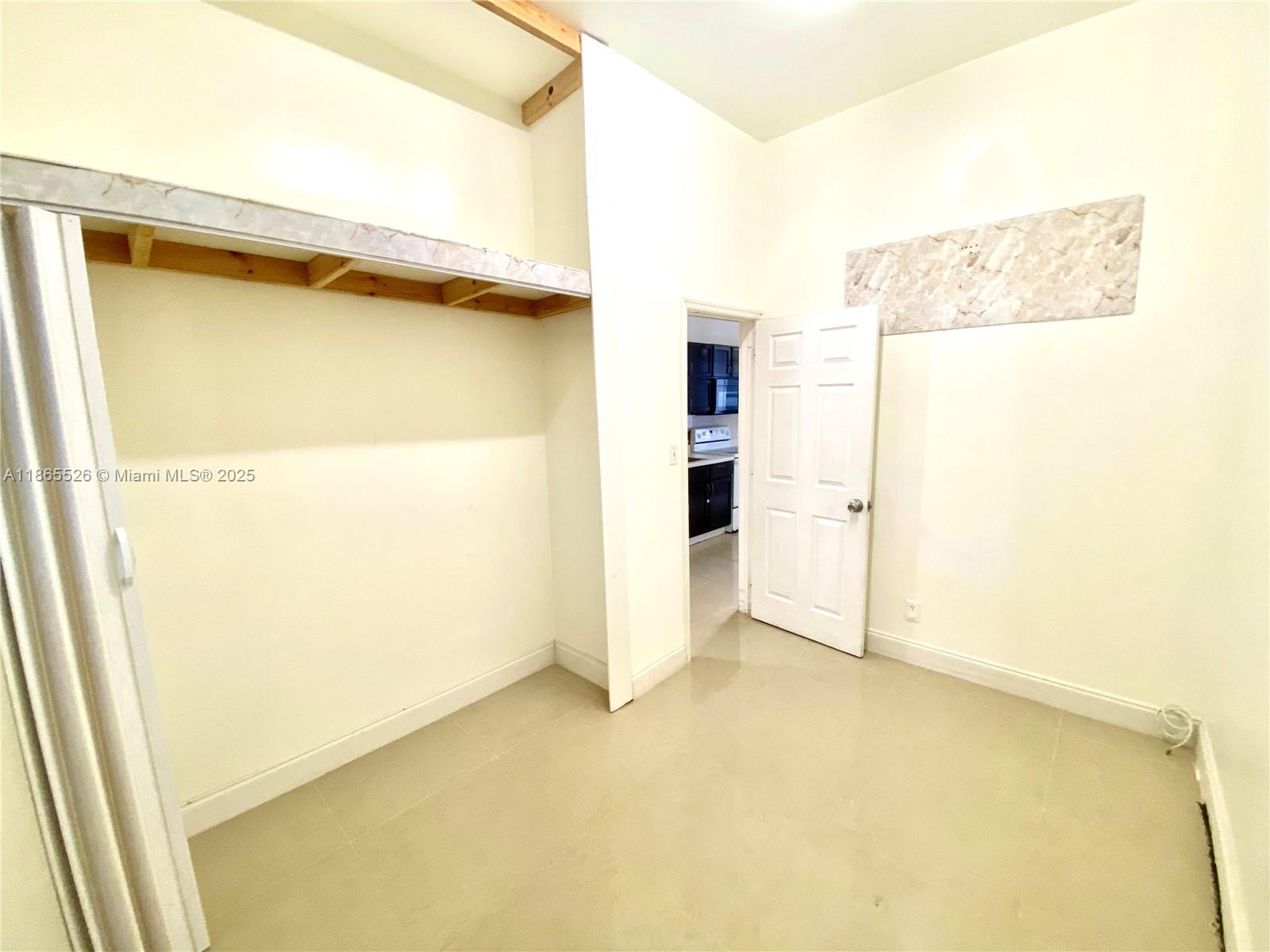 HOLLYWOOD PARK - Residential Lease