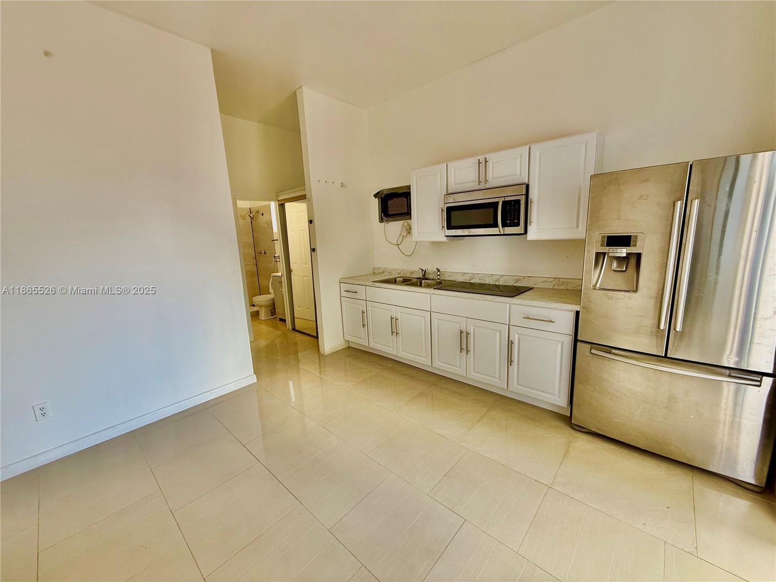 HOLLYWOOD PARK - Residential Lease