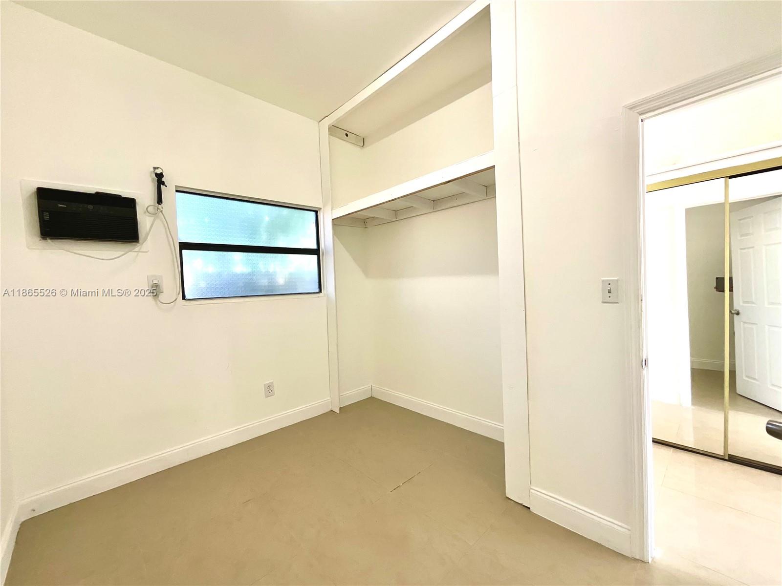 HOLLYWOOD PARK - Residential Lease