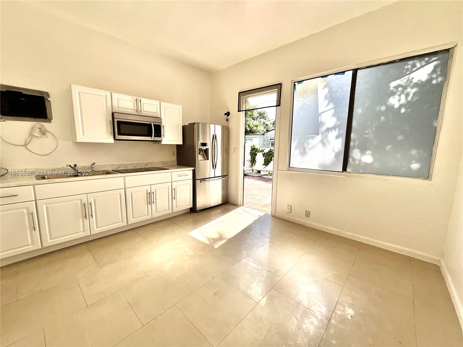 HOLLYWOOD PARK - Residential Lease