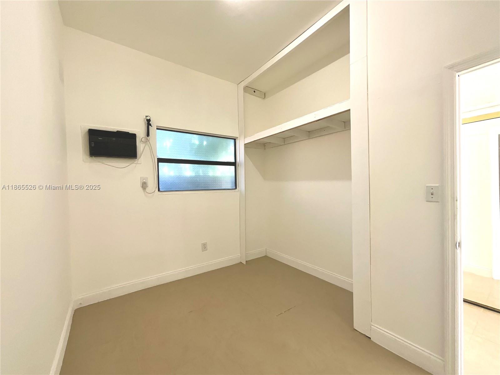 HOLLYWOOD PARK - Residential Lease