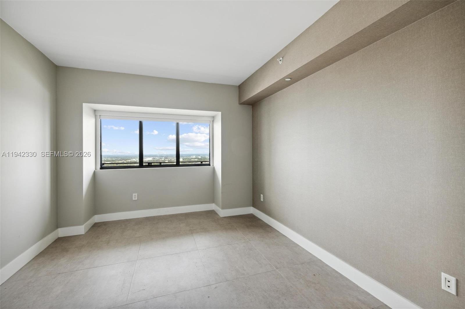 PARAISO BAY CONDO - Residential