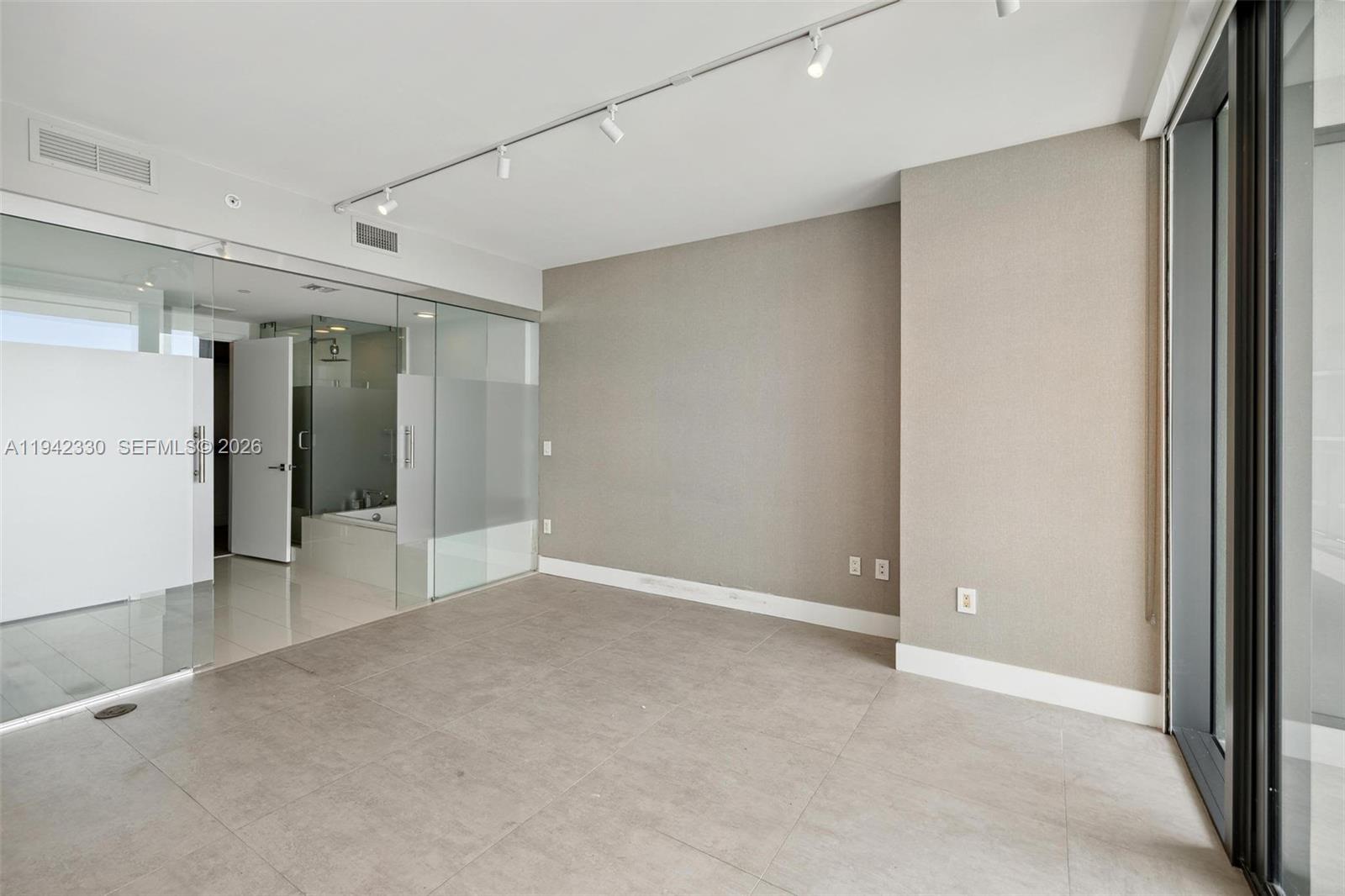 PARAISO BAY CONDO - Residential