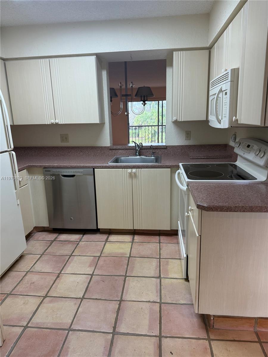 HUNTINGTON LAKES SEC FOUR - Residential