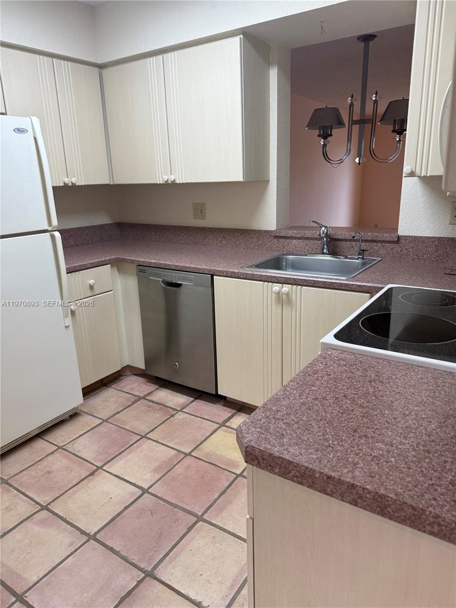 HUNTINGTON LAKES SEC FOUR - Residential