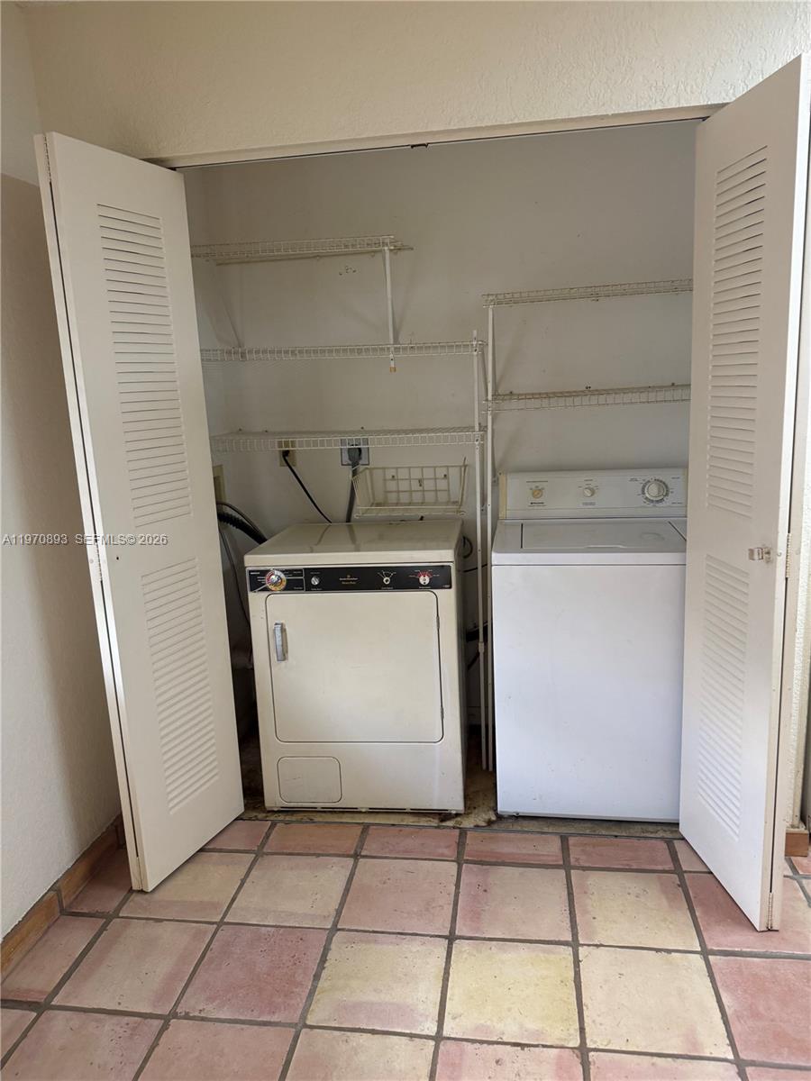 HUNTINGTON LAKES SEC FOUR - Residential