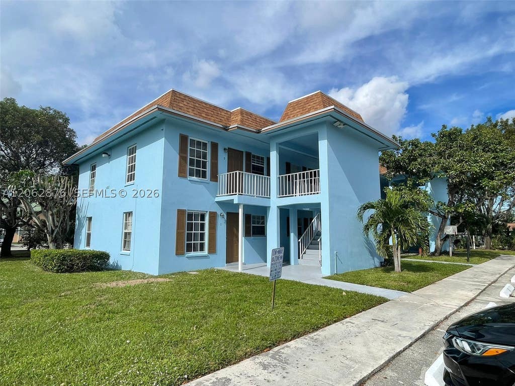Photo of 4951 Wedgewood Way #6, West Palm Beach, FL 33417 (MLS # A12062876)