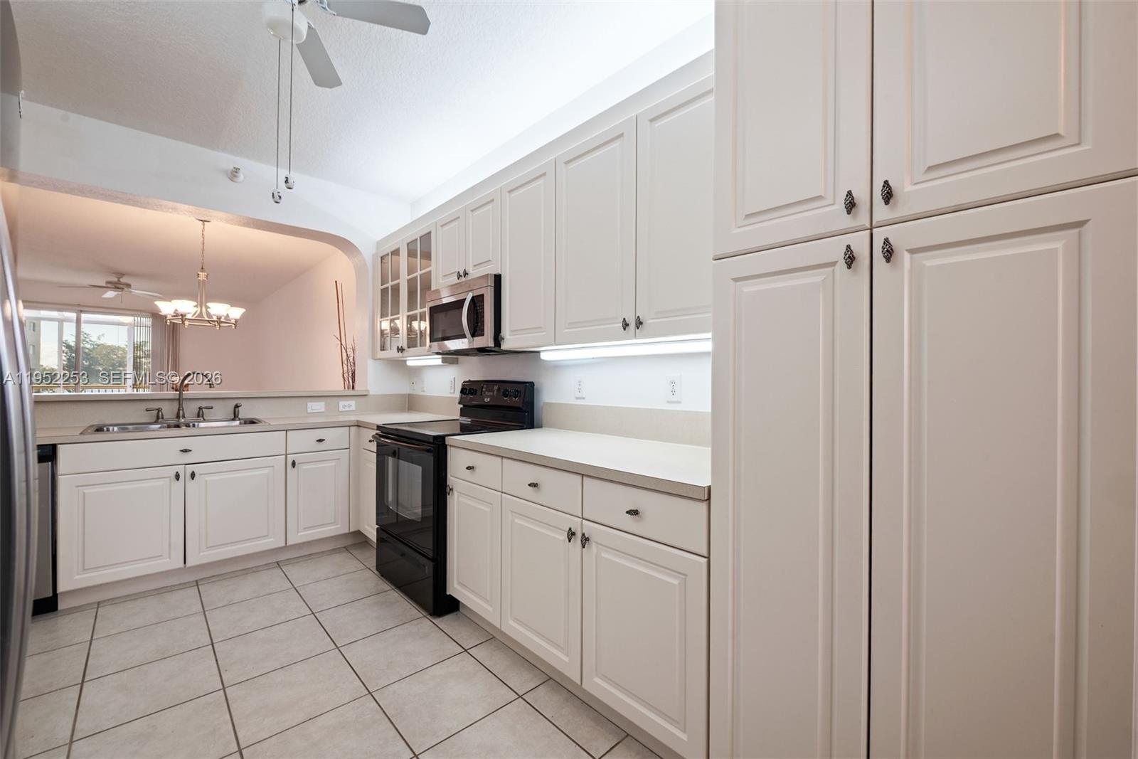 7739 Southampton Ter 202, Tamarac, FL, 33321/$225,000 4 7739 Southampton Ter 202