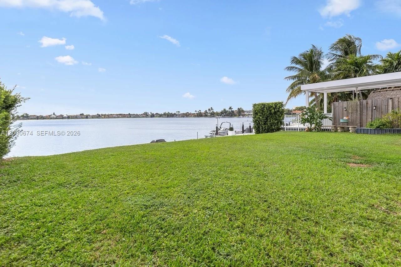 TWIN LAKE SHORES WEST - Residential