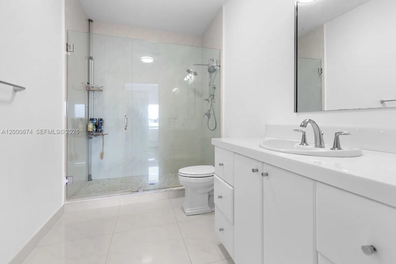 TWIN LAKE SHORES WEST - Residential