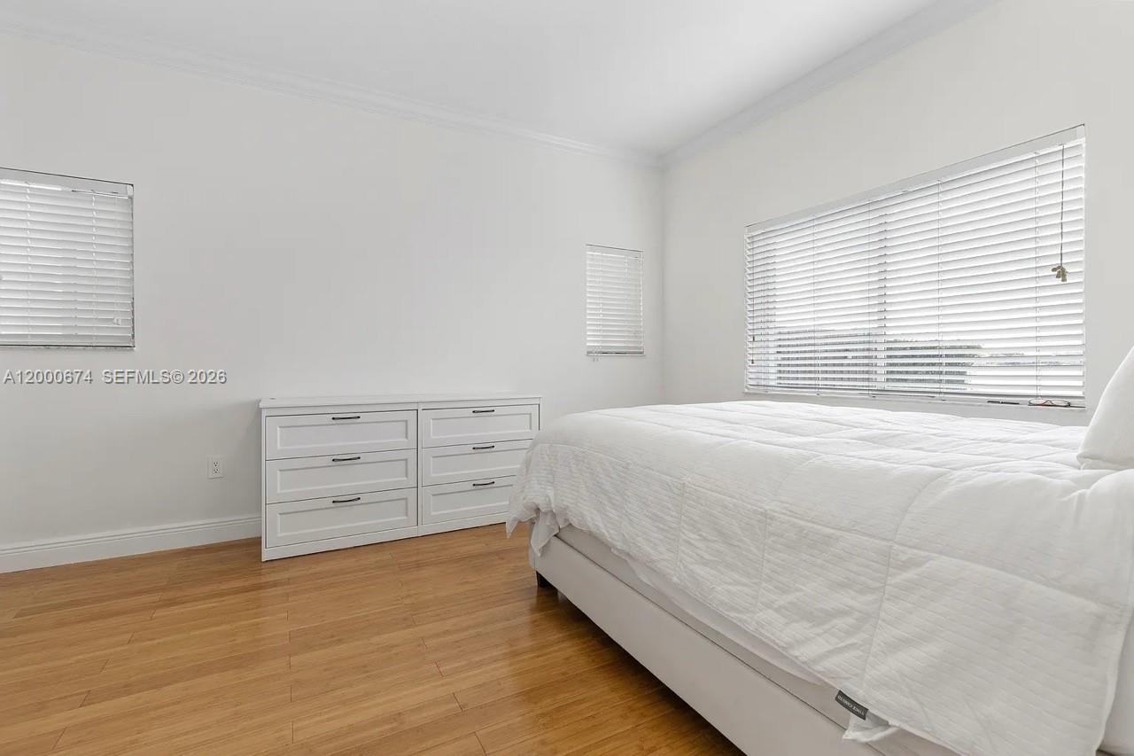 TWIN LAKE SHORES WEST - Residential