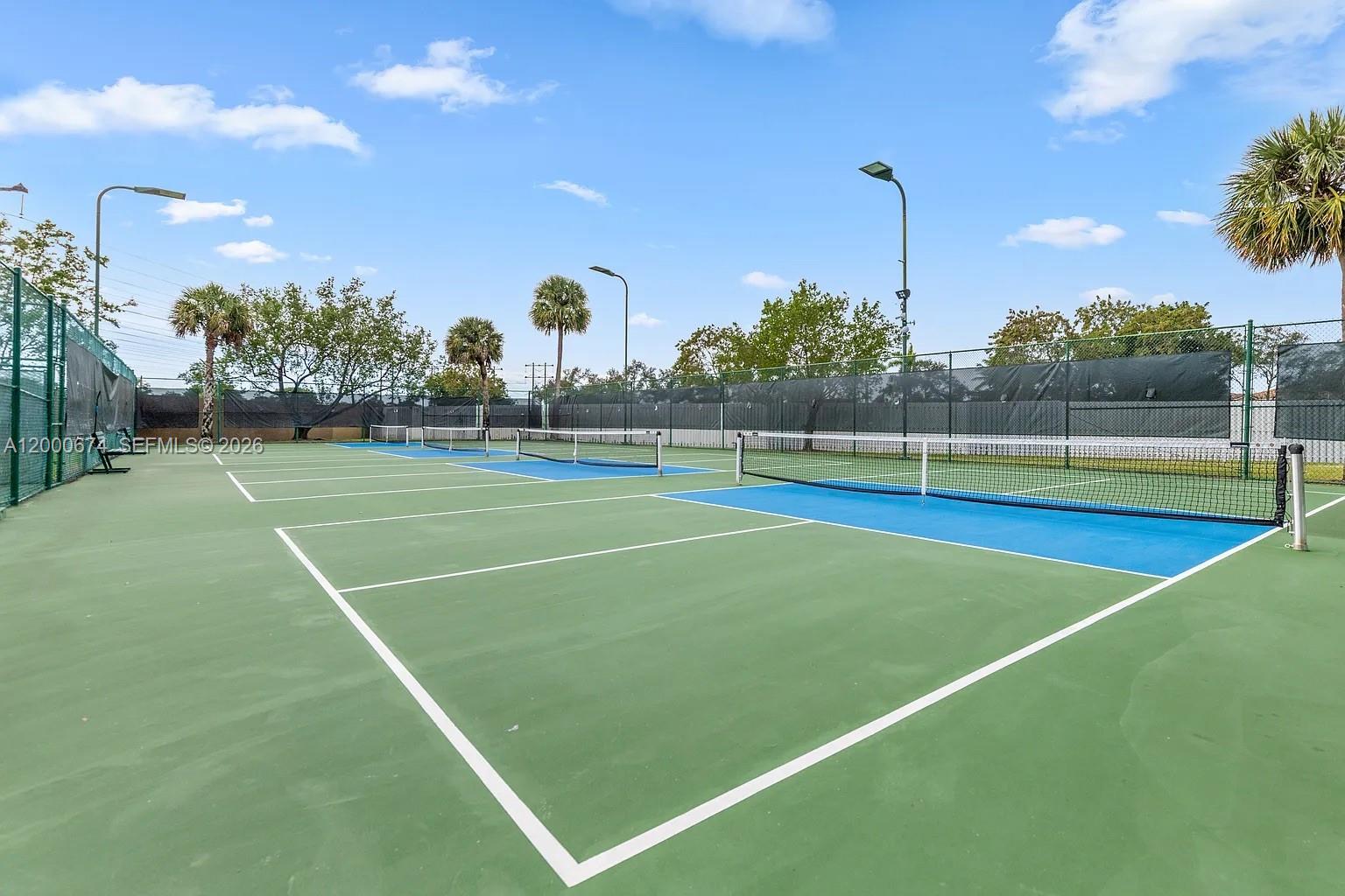 TWIN LAKE SHORES WEST - Residential