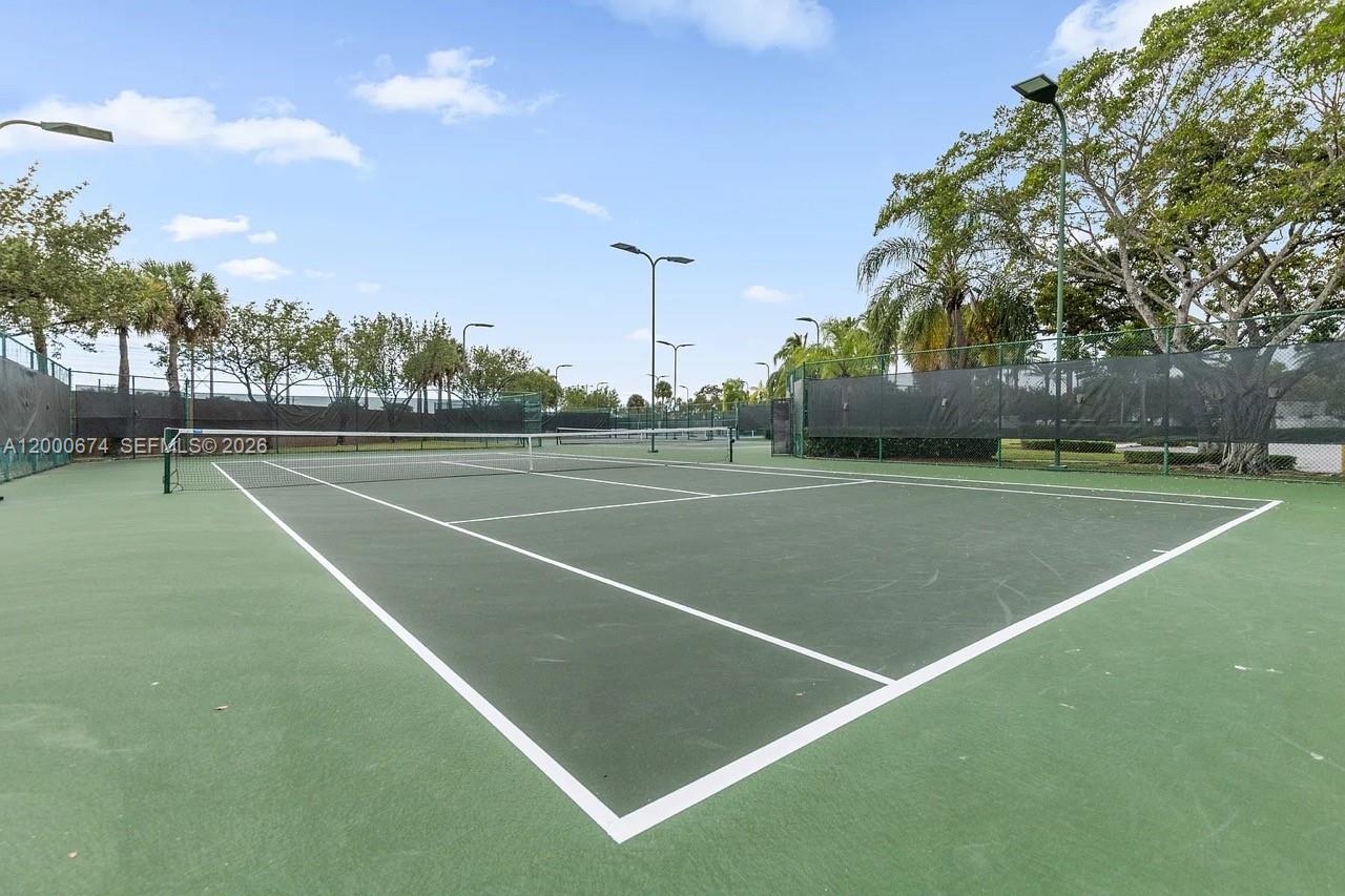 TWIN LAKE SHORES WEST - Residential