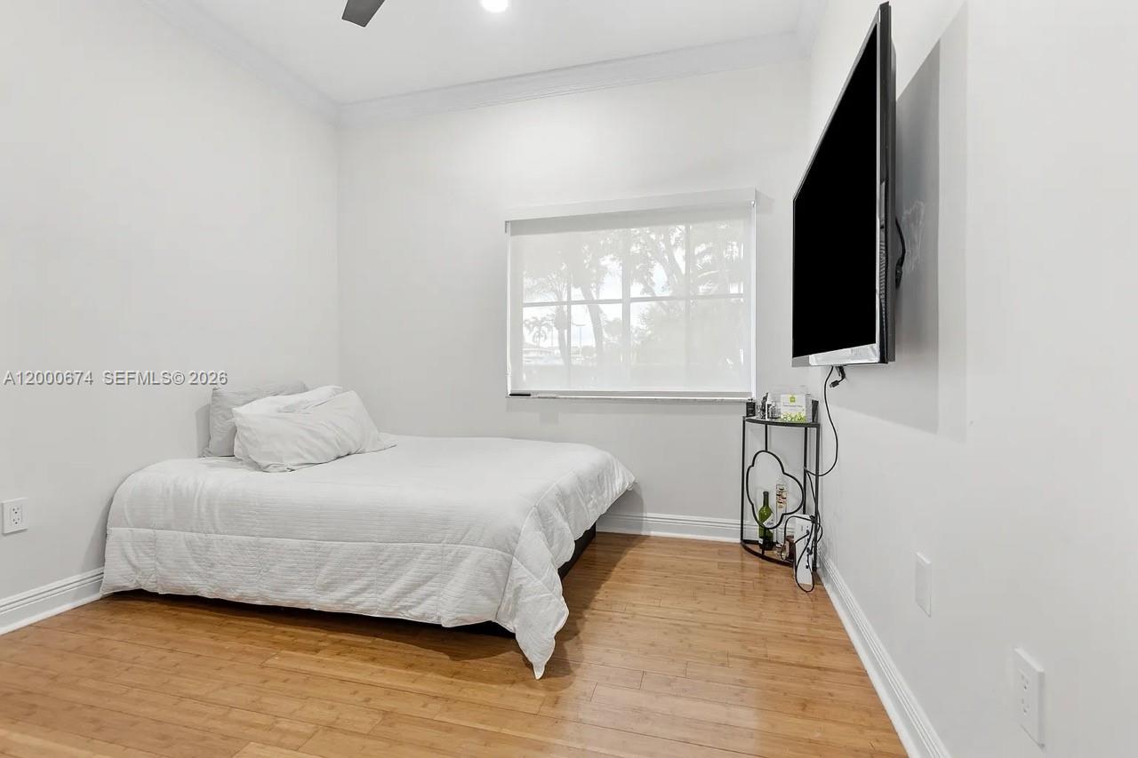 TWIN LAKE SHORES WEST - Residential