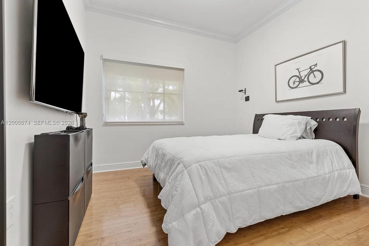 TWIN LAKE SHORES WEST - Residential