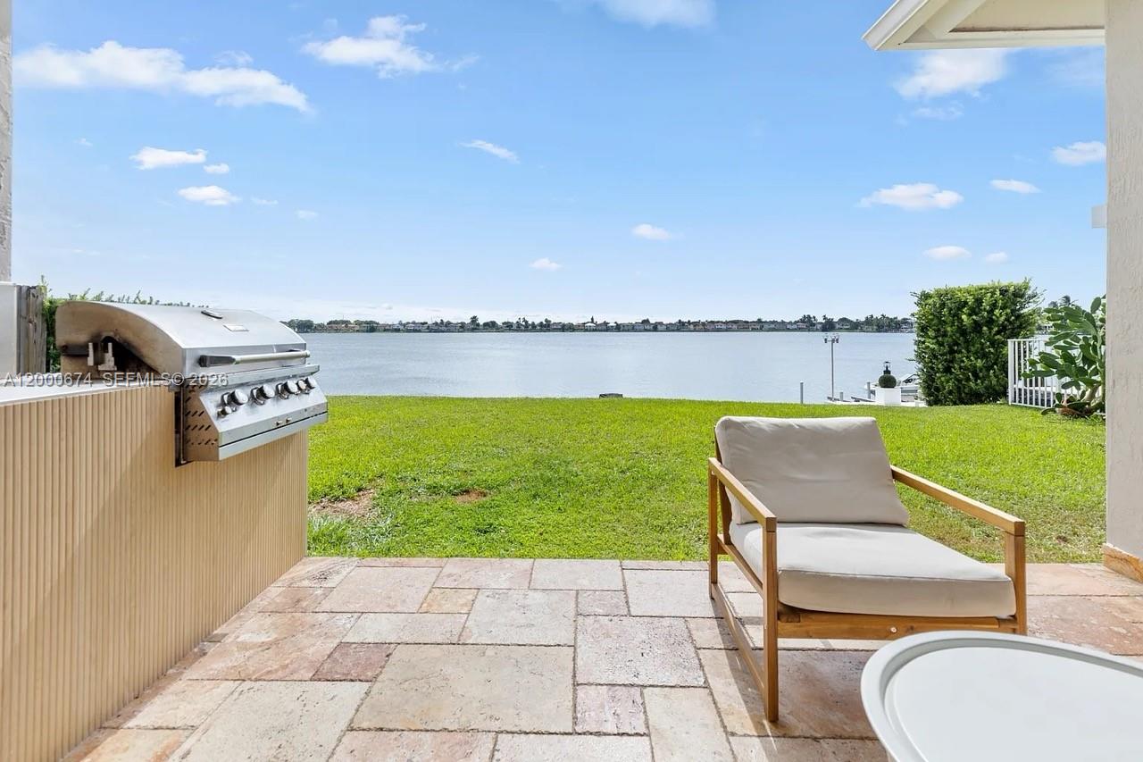 TWIN LAKE SHORES WEST - Residential