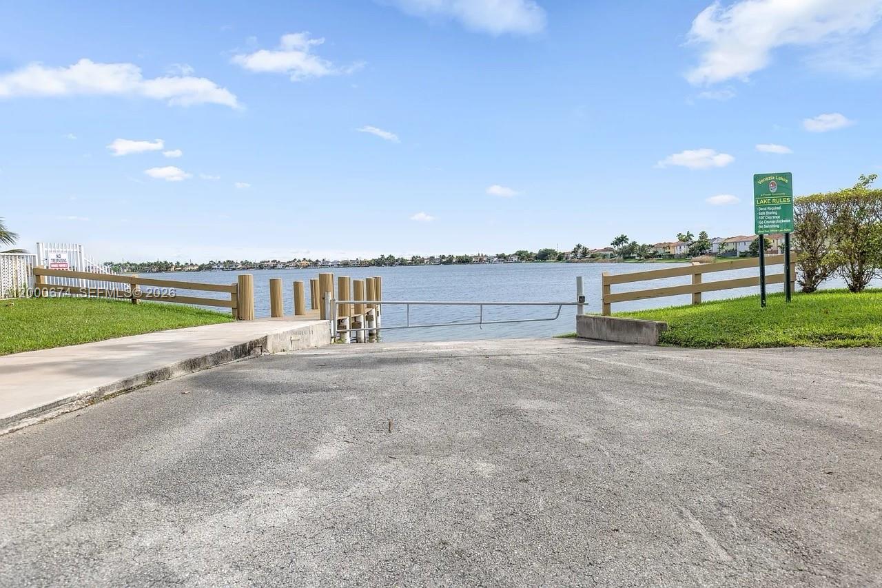 TWIN LAKE SHORES WEST - Residential