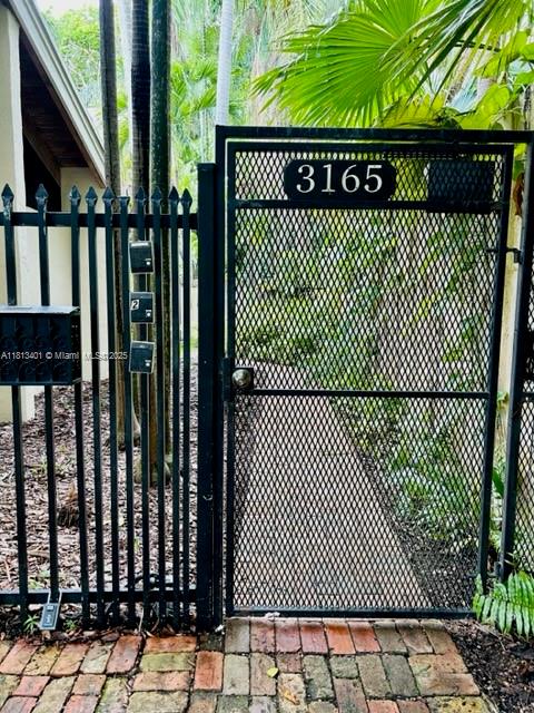Rental Property at 3165 Center St 1, Miami, Broward County, Florida - Bedrooms: 2 
Bathrooms: 3  - $4,800 MO.