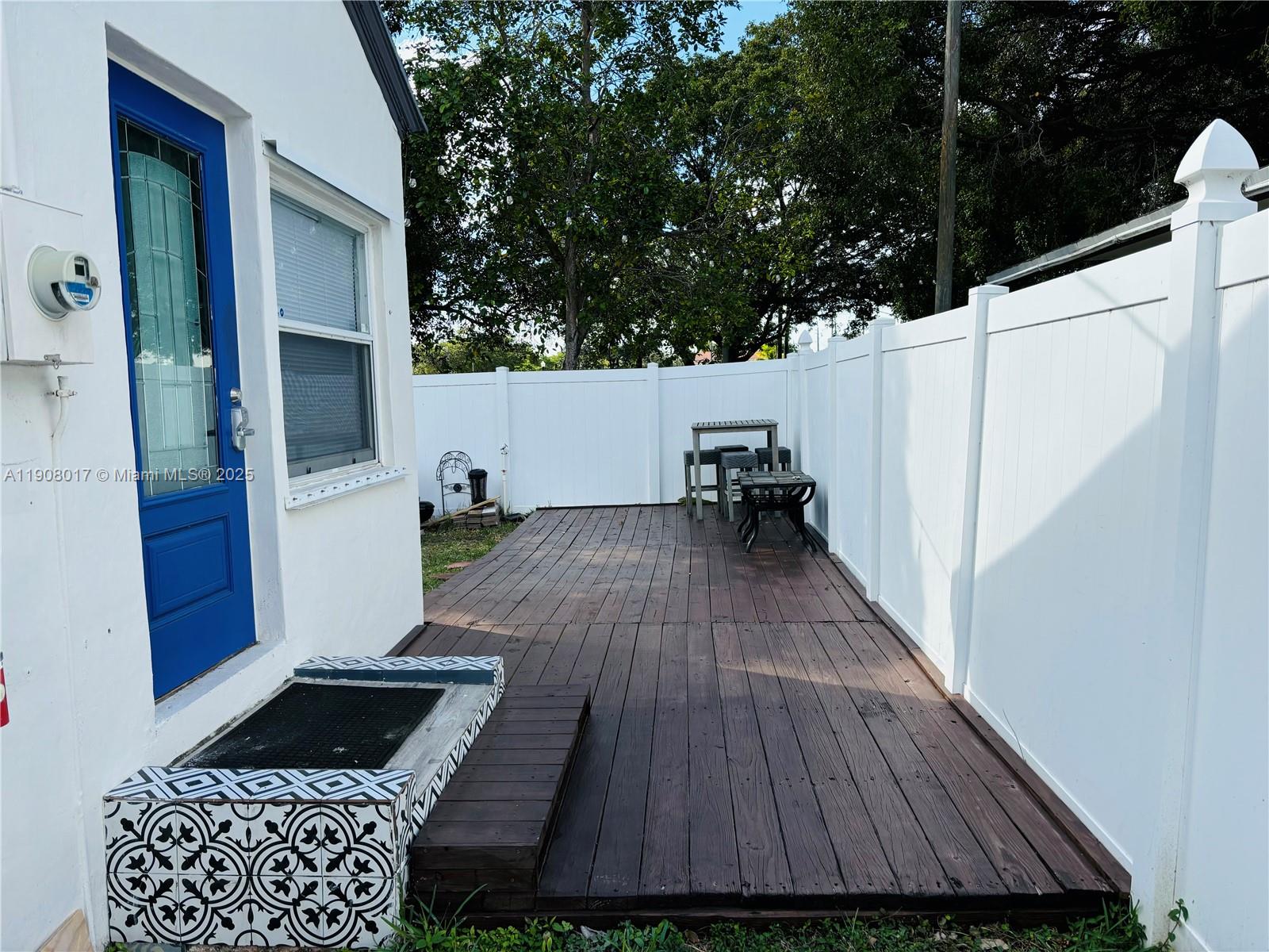 HOLLYWOOD - Residential Lease