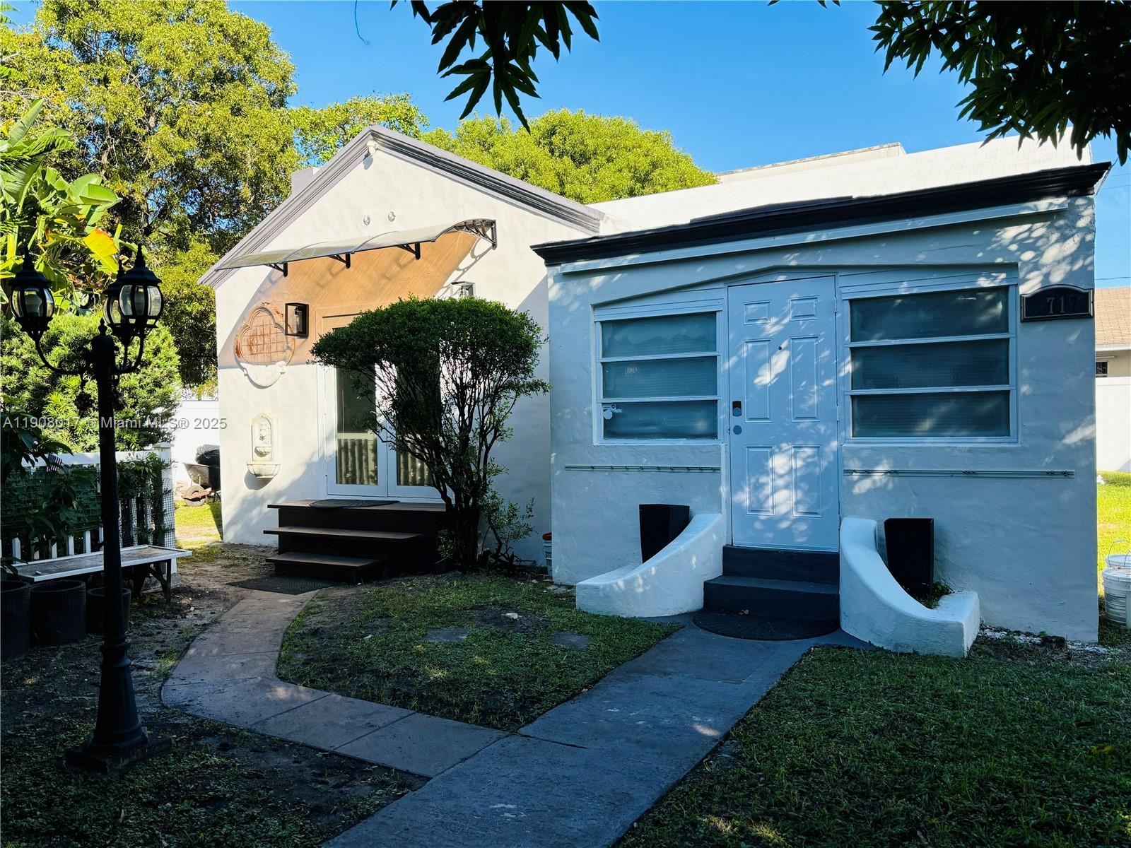 HOLLYWOOD - Residential Lease