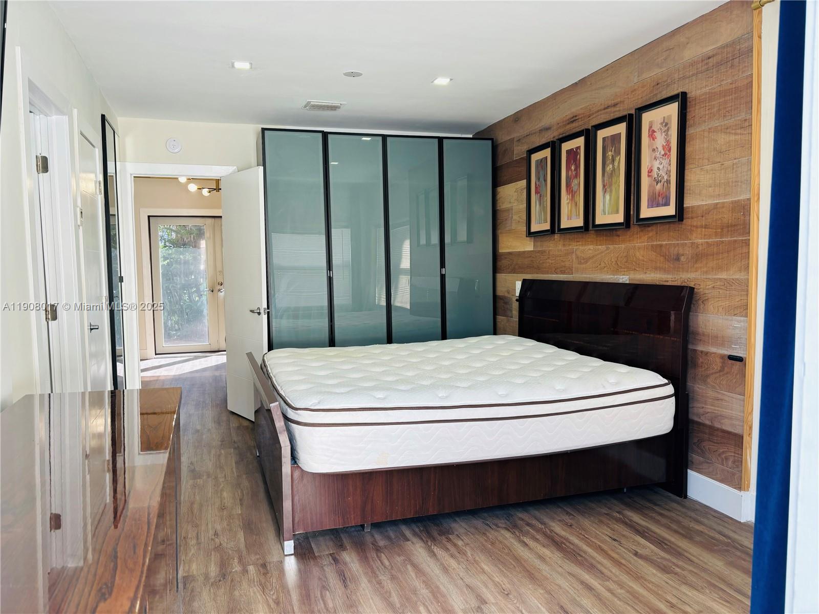 HOLLYWOOD - Residential Lease