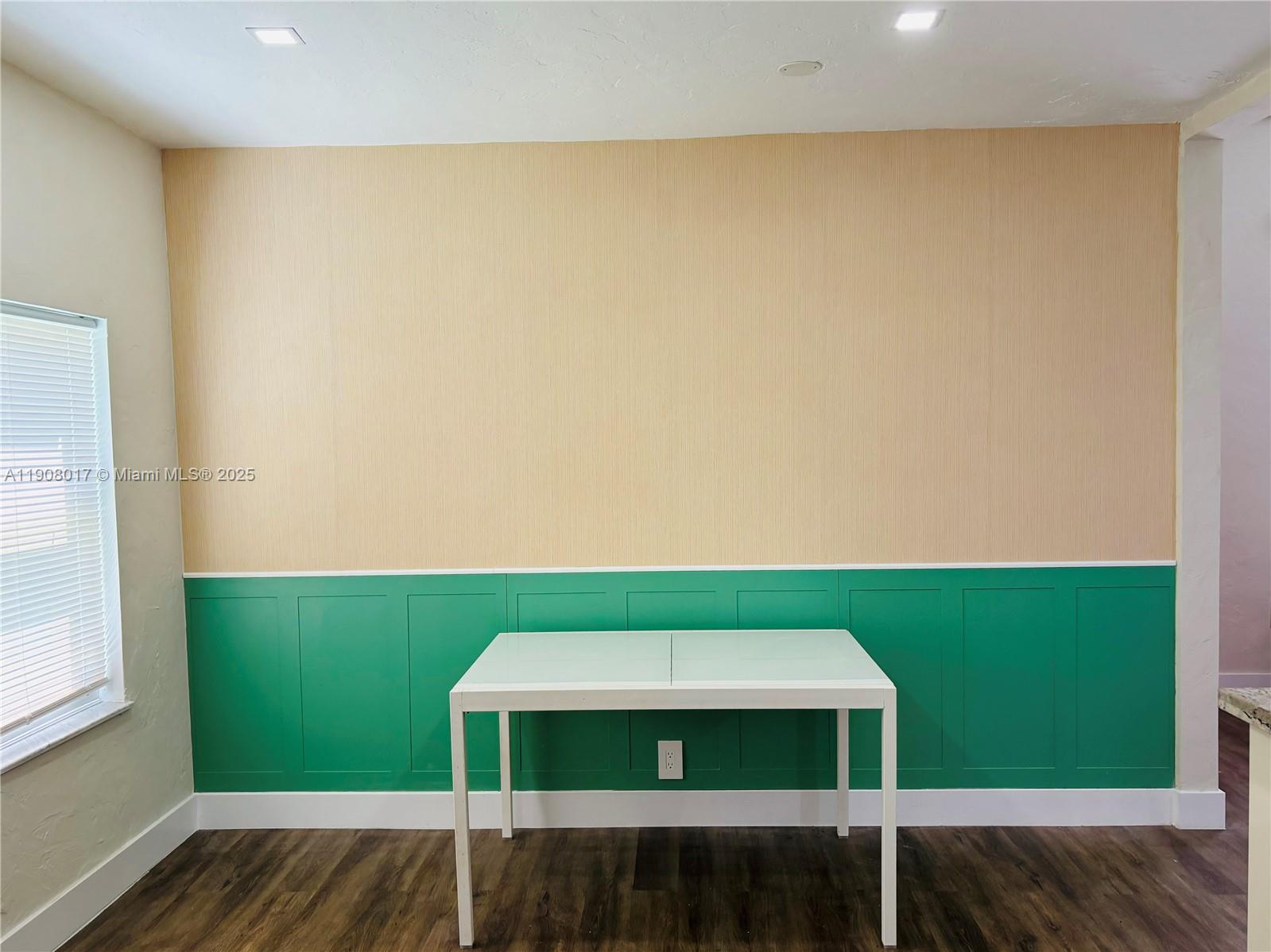 HOLLYWOOD - Residential Lease