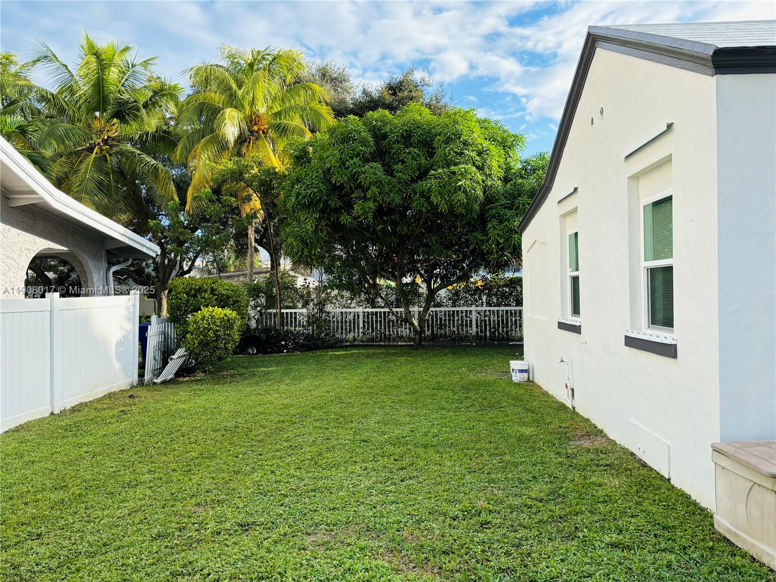 HOLLYWOOD - Residential Lease