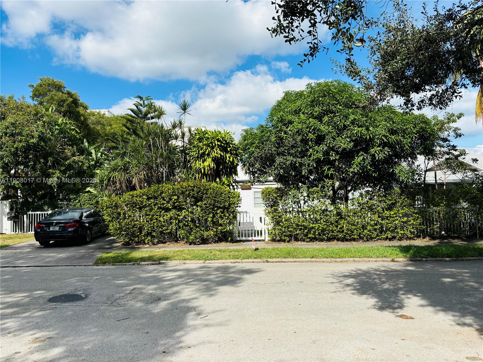 HOLLYWOOD - Residential Lease