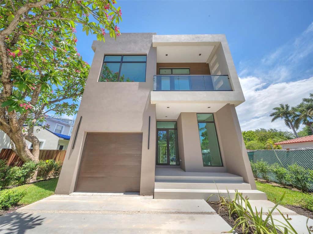 Photo of 1637 Monroe St, Hollywood, FL 33020 (MLS # A12029281)