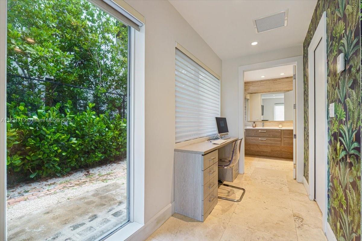 TROPICAL ISLE HOMES SUB 1 - Residential Lease