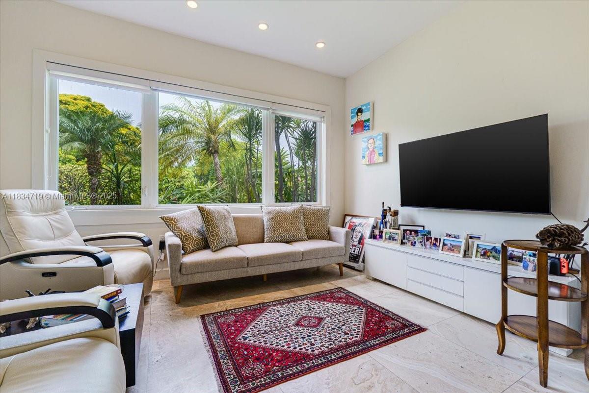 TROPICAL ISLE HOMES SUB 1 - Residential Lease