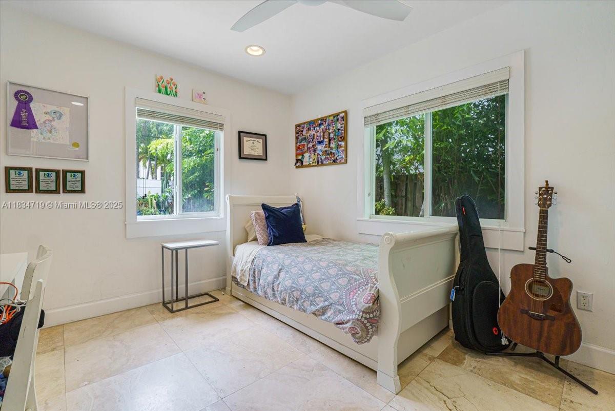 TROPICAL ISLE HOMES SUB 1 - Residential Lease