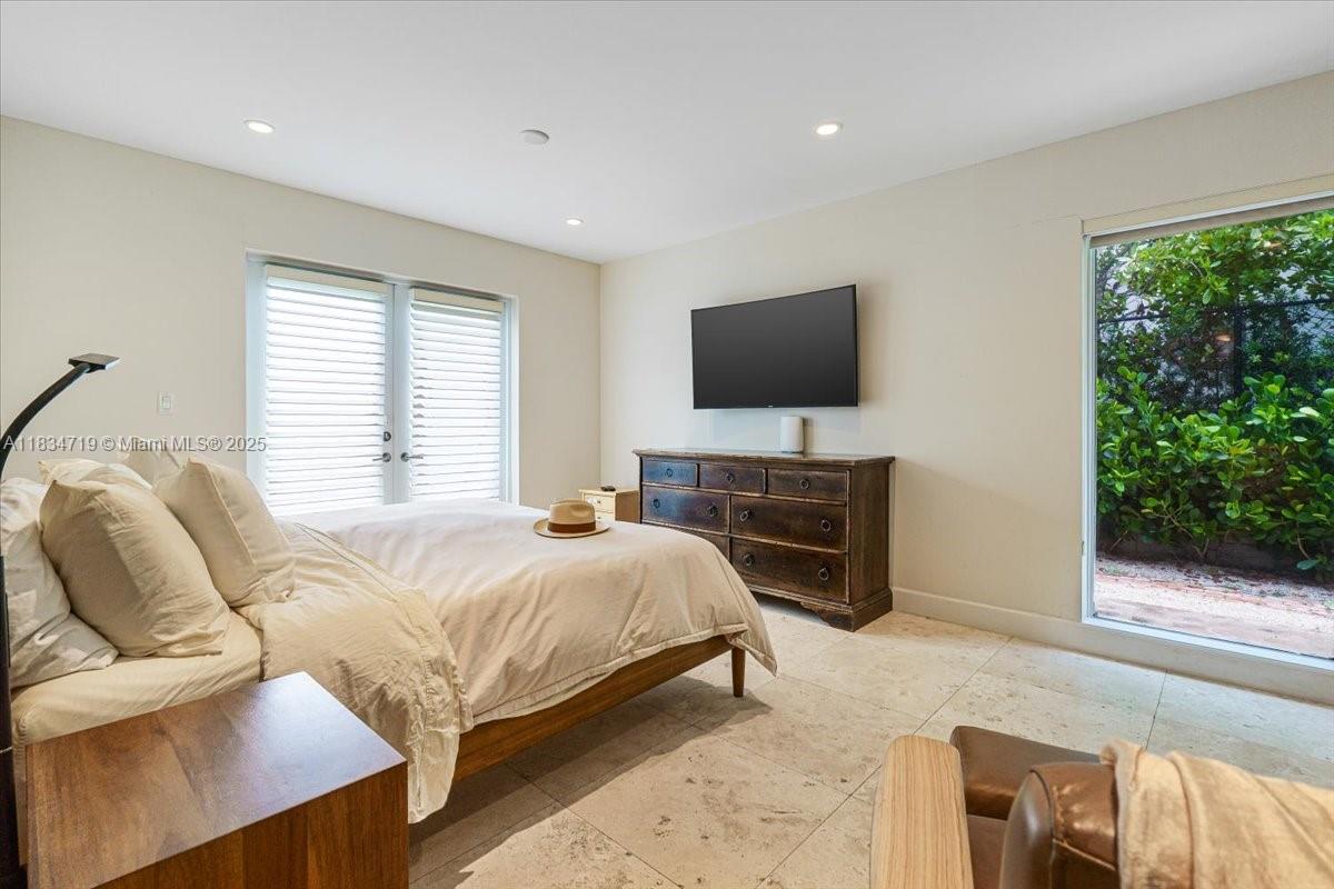 TROPICAL ISLE HOMES SUB 1 - Residential Lease