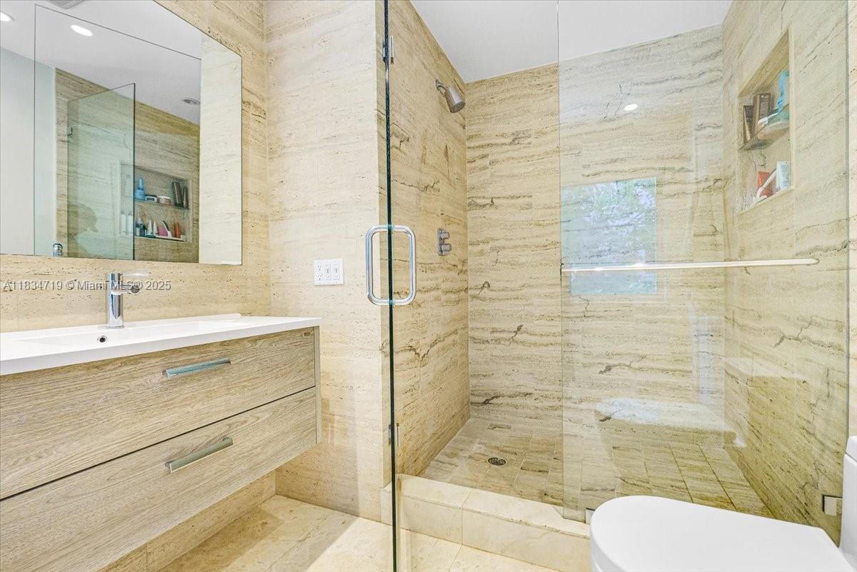 TROPICAL ISLE HOMES SUB 1 - Residential Lease