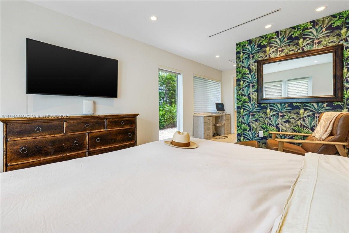 TROPICAL ISLE HOMES SUB 1 - Residential Lease