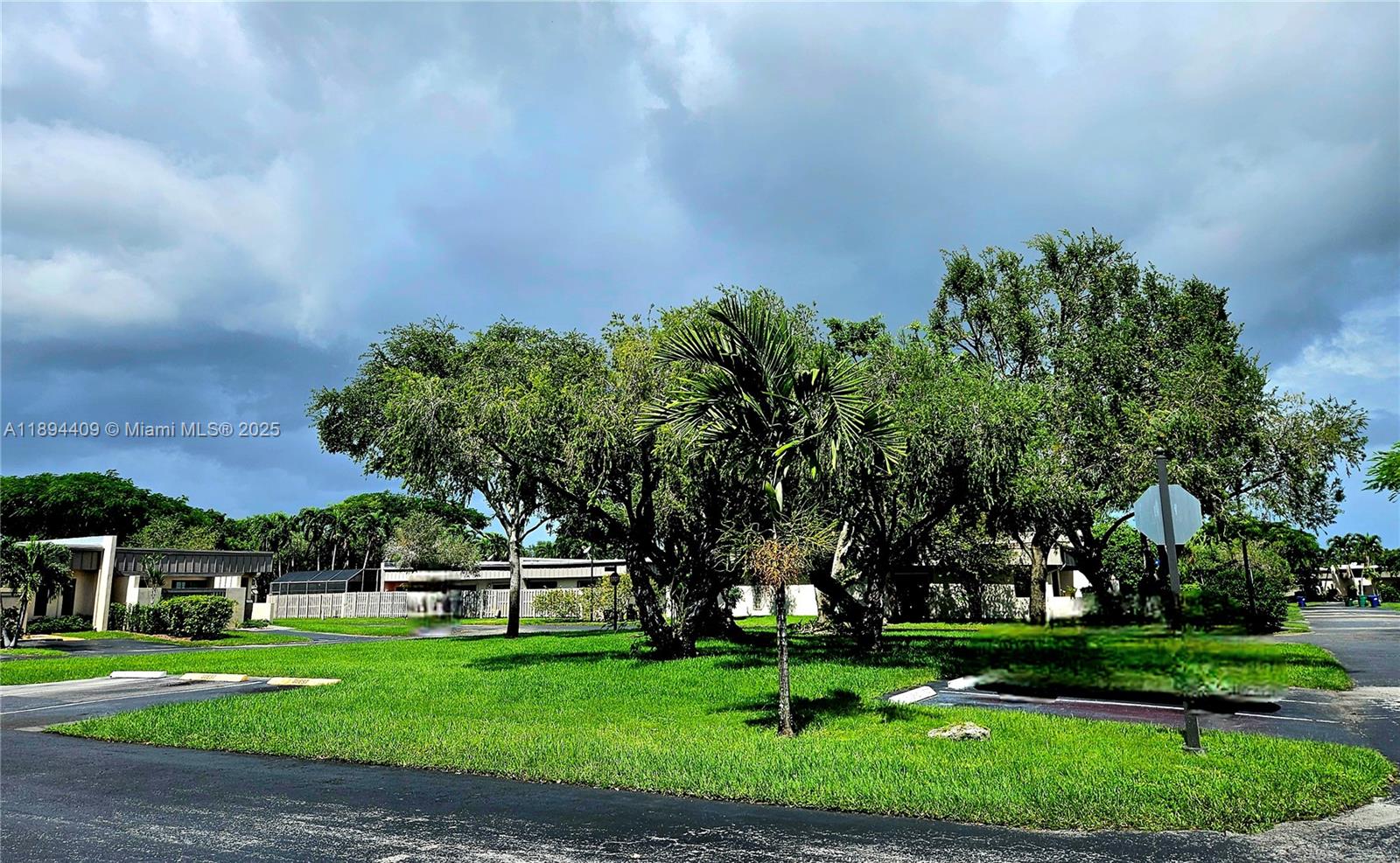 CREEKSIDE VILLAS SEC TWO - Residential