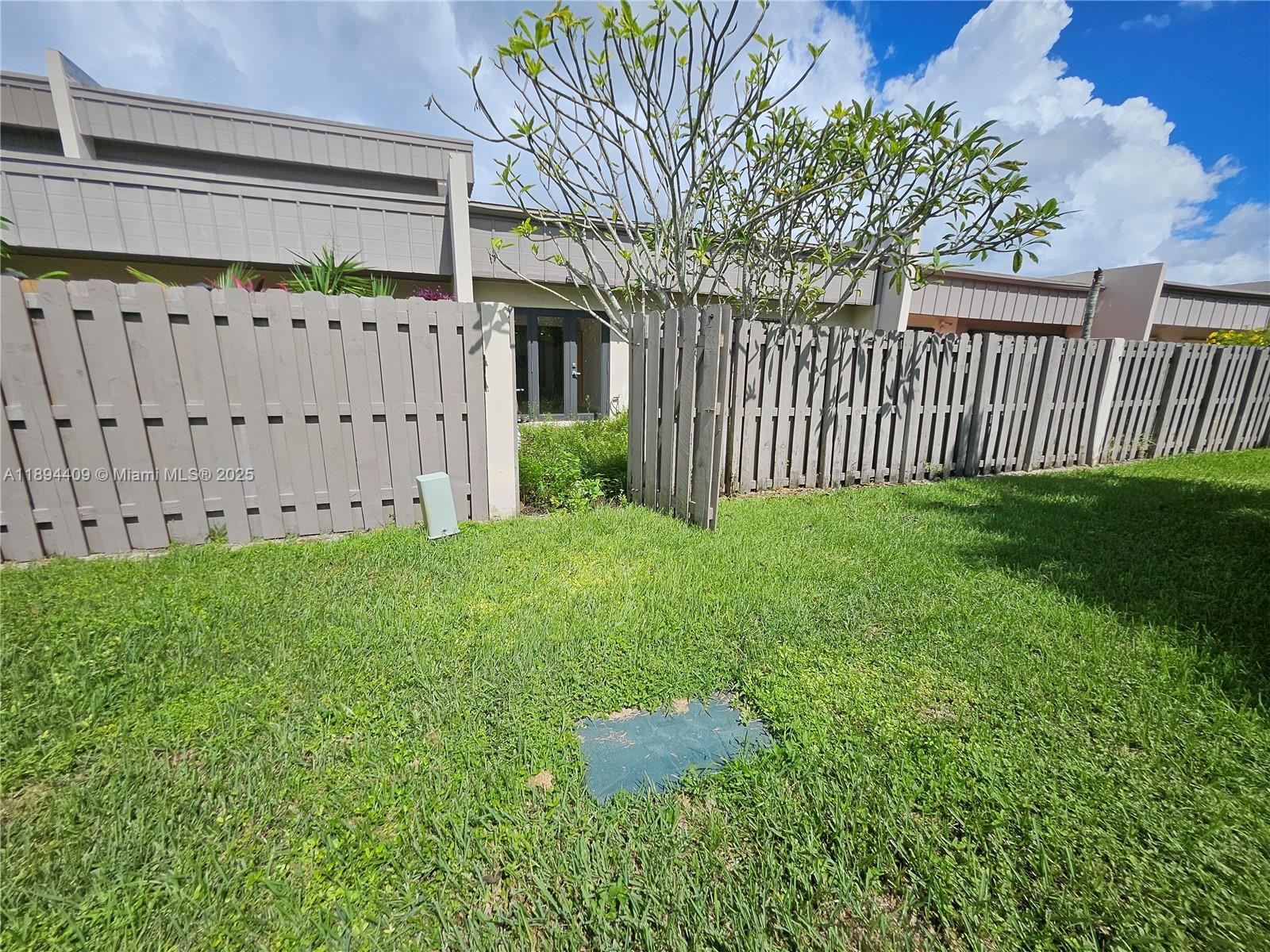 CREEKSIDE VILLAS SEC TWO - Residential