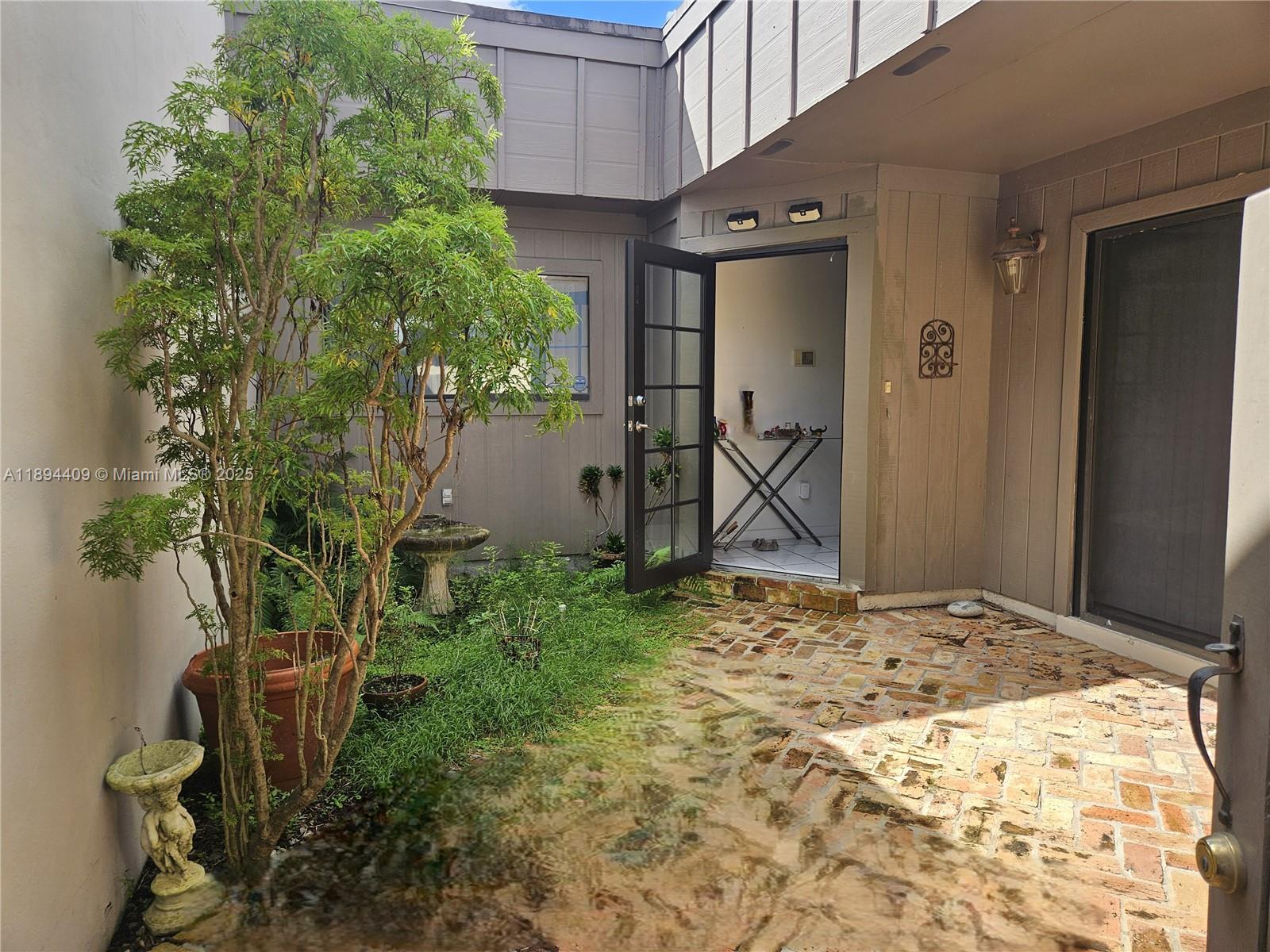 CREEKSIDE VILLAS SEC TWO - Residential