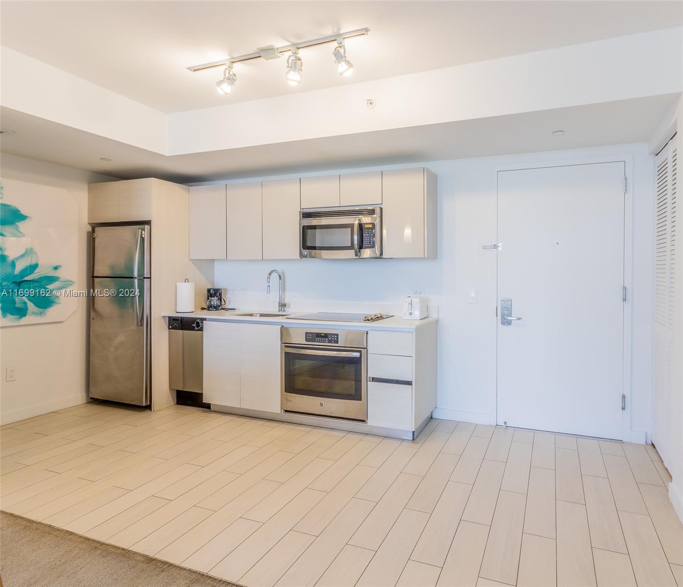 BEACHWALK CONDOMINIUM - Residential