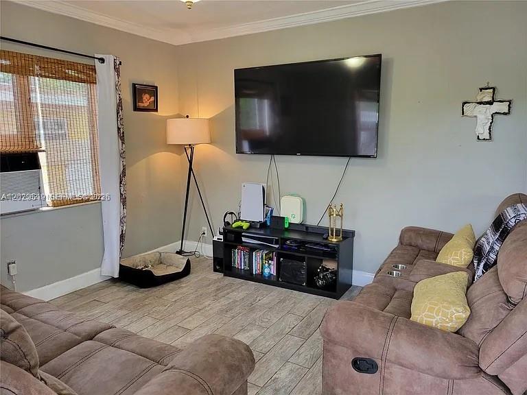 1752 Lauderdale Manor Dr