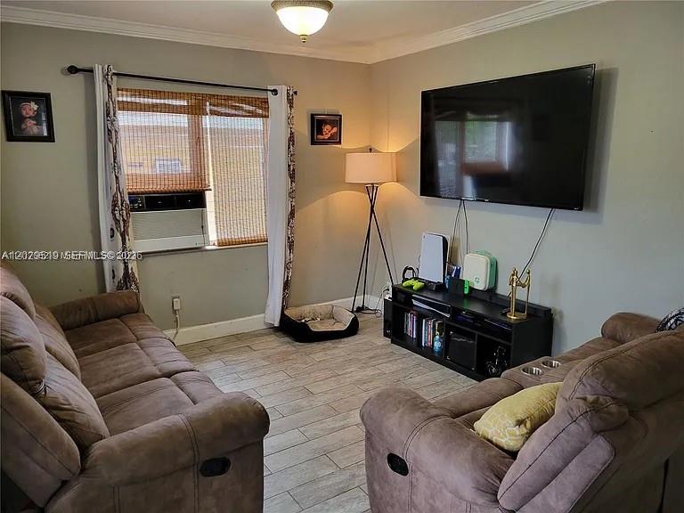 1752 Lauderdale Manor Dr