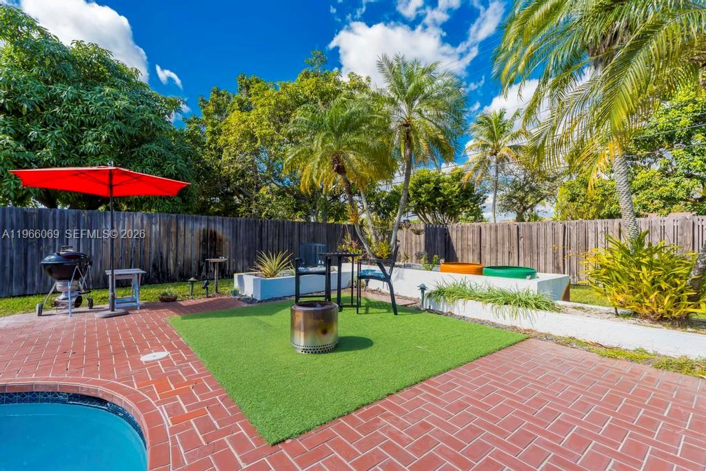 HOLLYWOOD HILLS SECOND AD - Residential